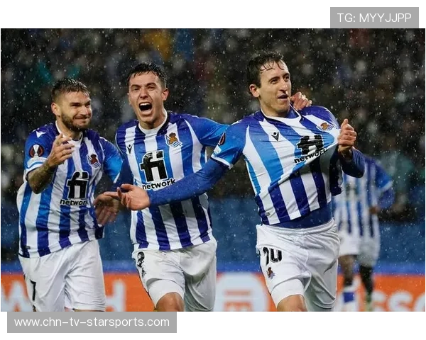 球队管理层宣布延长主帅合同以稳定战局，球队管理人员