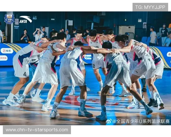 篮球少年用拼搏追逐梦想，篮球运动少年